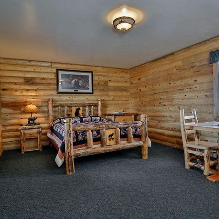 Wolf Den Log Cabin Motel And Rv Park Thayne ภายนอก รูปภาพ
