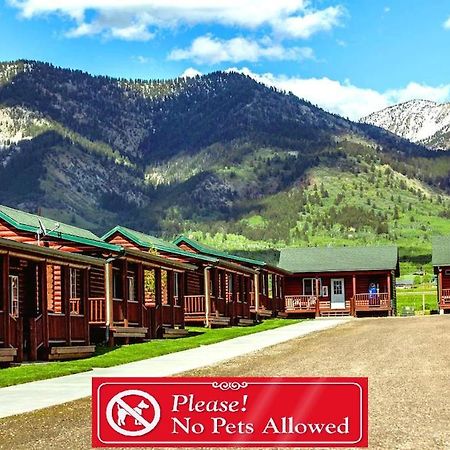 Wolf Den Log Cabin Motel And Rv Park Thayne ภายนอก รูปภาพ