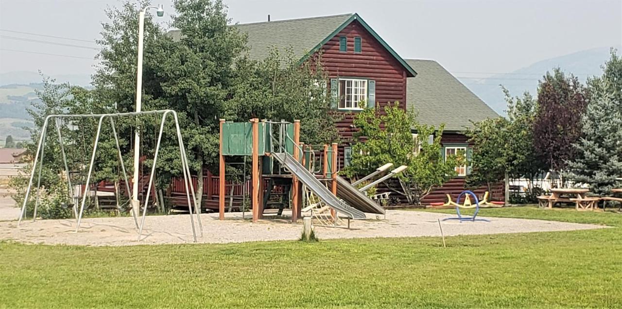 Wolf Den Log Cabin Motel And Rv Park Thayne ภายนอก รูปภาพ