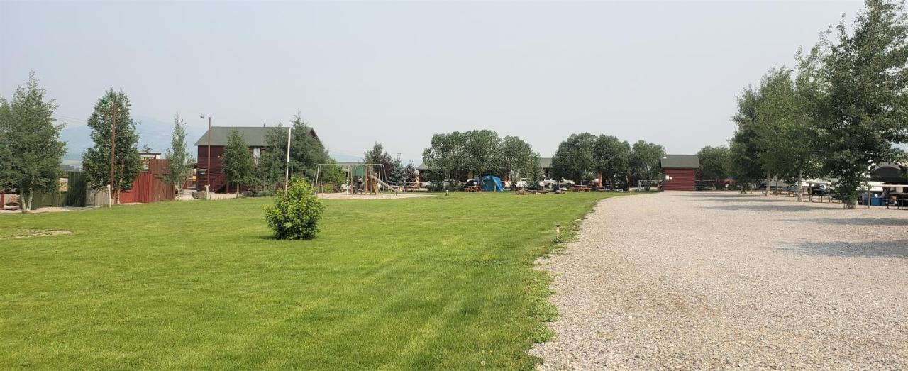 Wolf Den Log Cabin Motel And Rv Park Thayne ภายนอก รูปภาพ