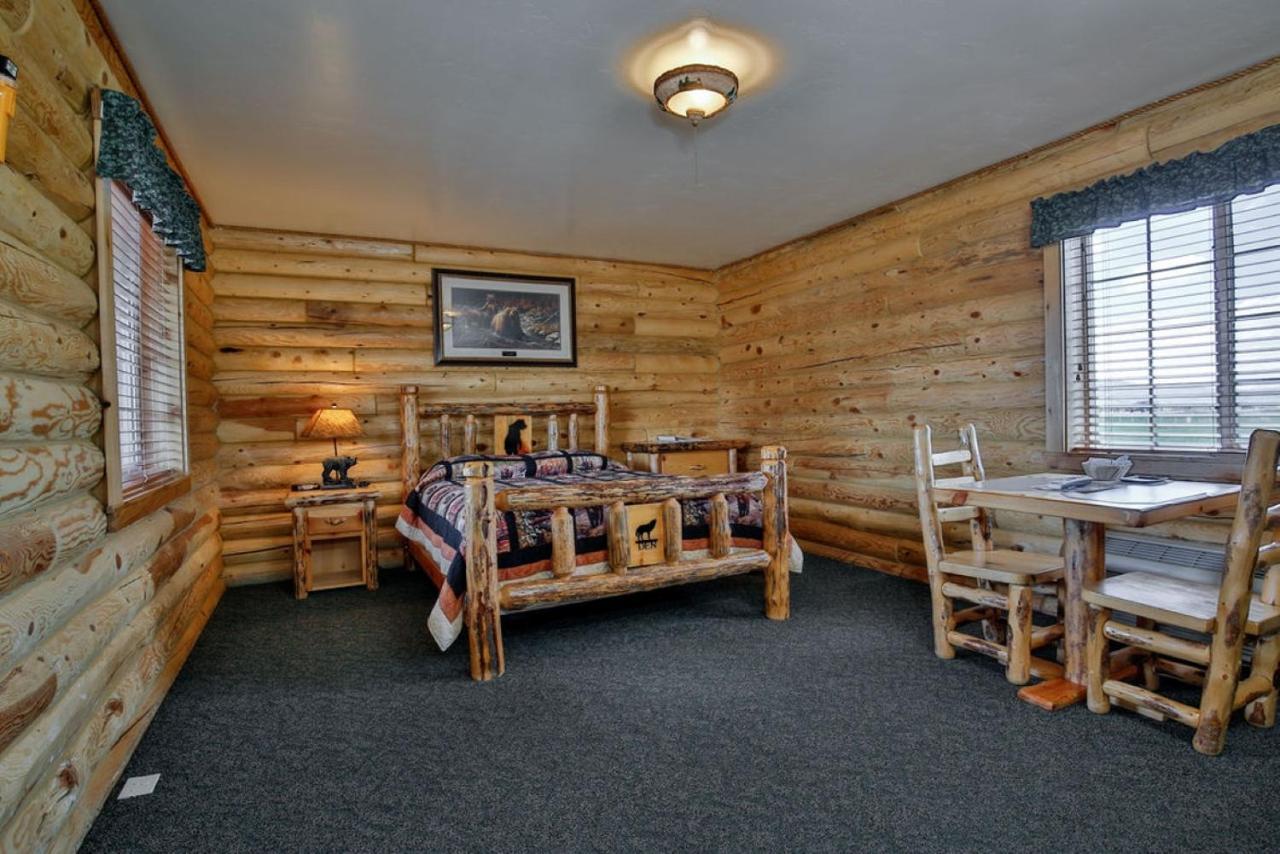 Wolf Den Log Cabin Motel And Rv Park Thayne ภายนอก รูปภาพ