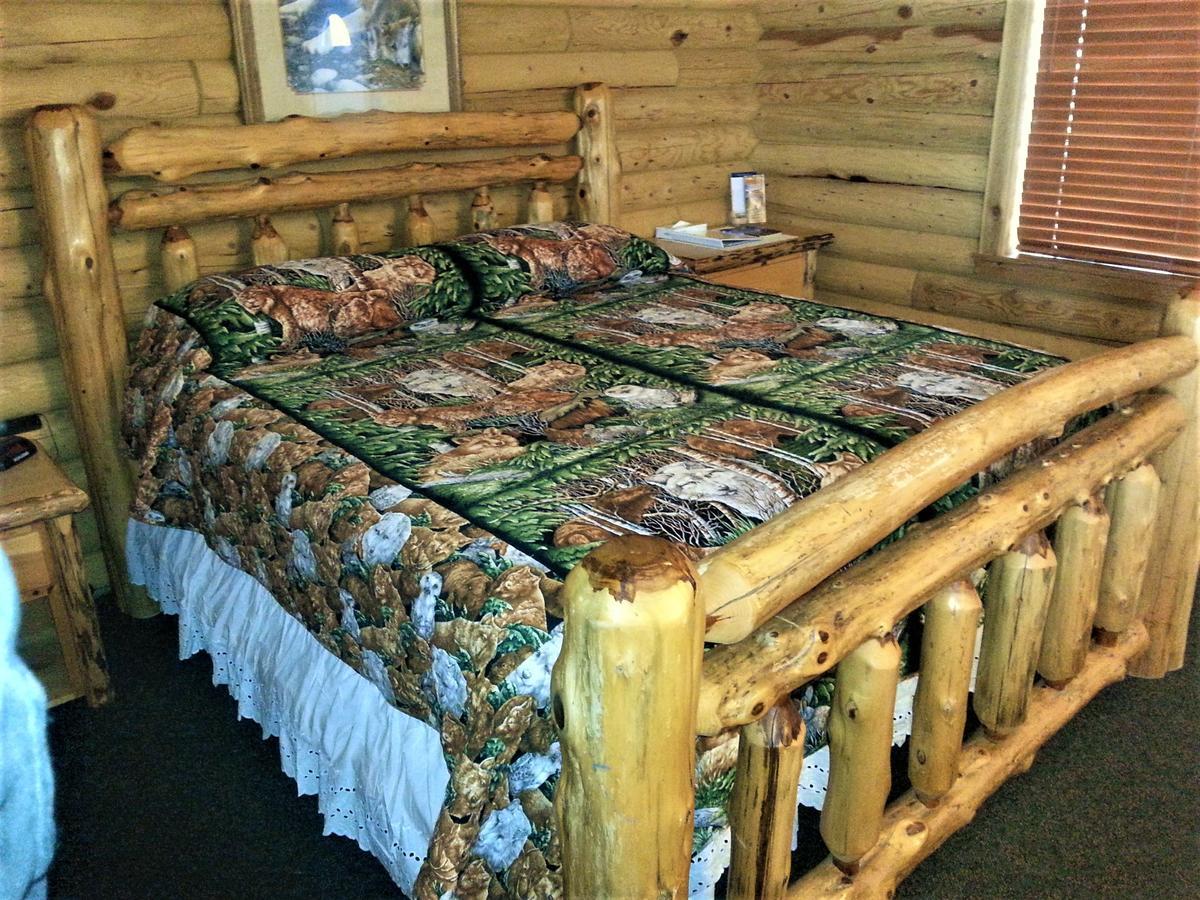 Wolf Den Log Cabin Motel And Rv Park Thayne ภายนอก รูปภาพ