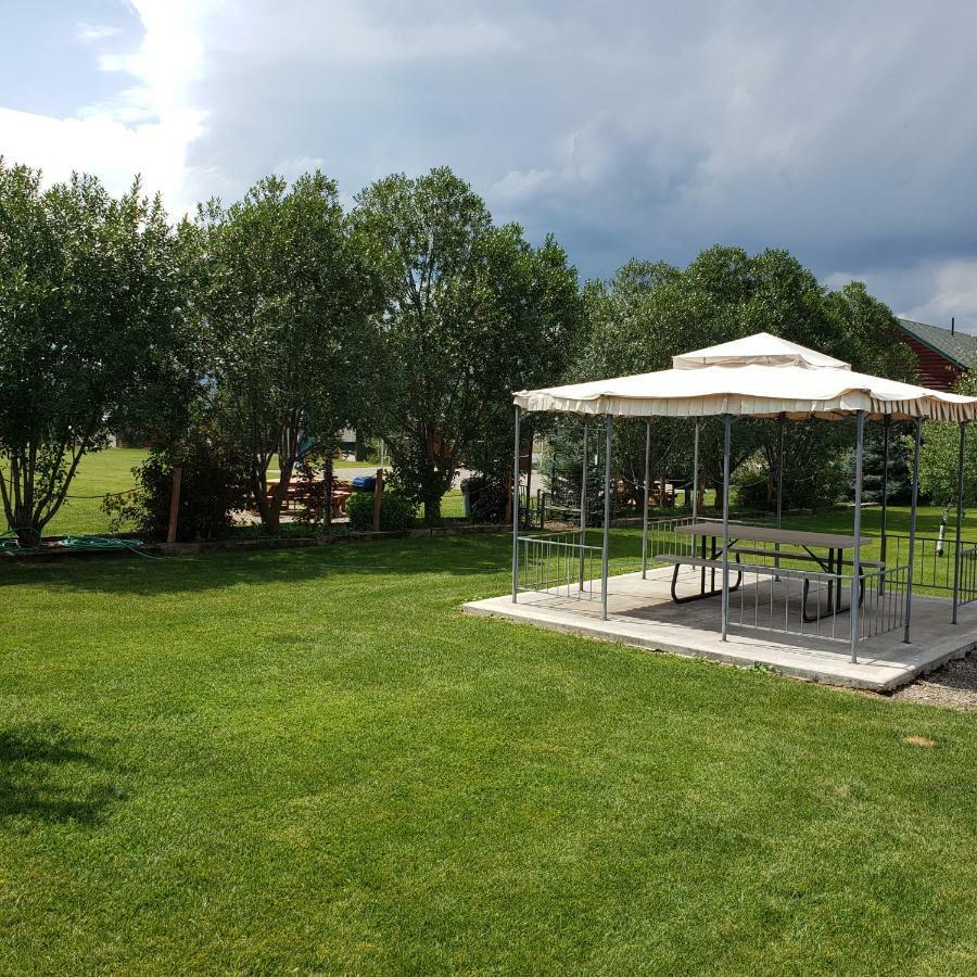 Wolf Den Log Cabin Motel And Rv Park Thayne ภายนอก รูปภาพ