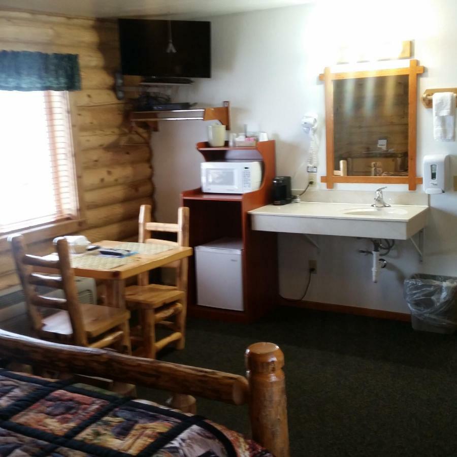Wolf Den Log Cabin Motel And Rv Park Thayne ภายนอก รูปภาพ